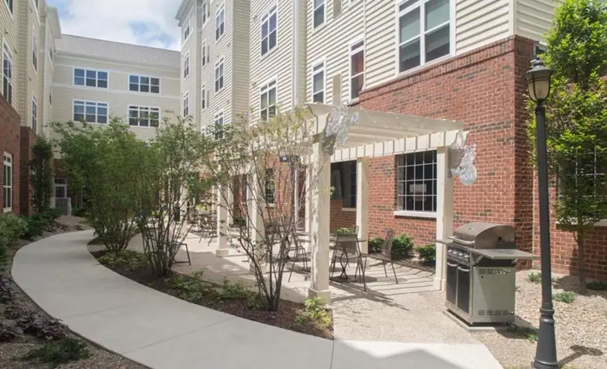 University Edge Outdoor grilling areas - Apartments for rent near University of Akron