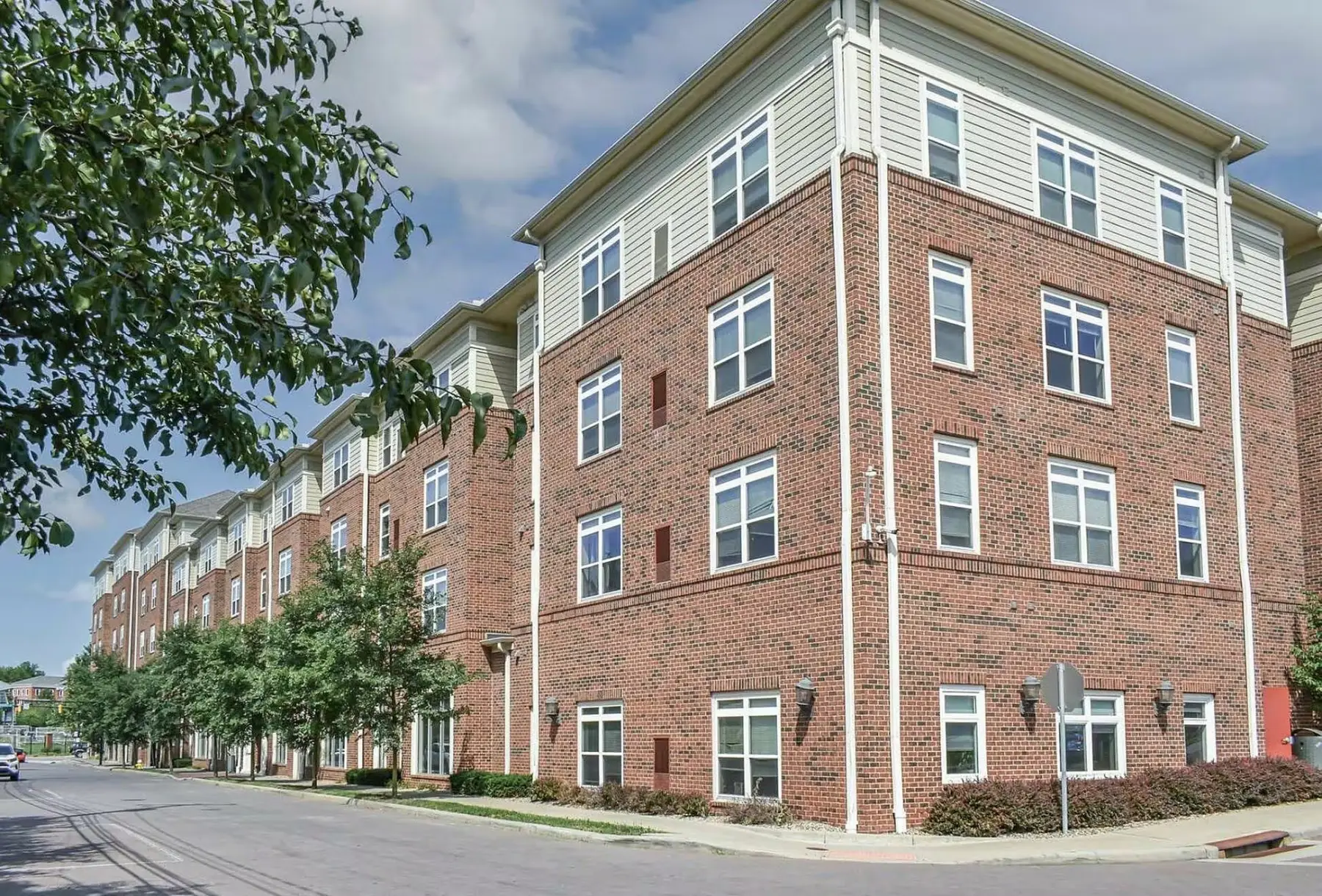 university-edge-akron-oh-uedge-outside Outdoor view of University Edge apartments near the University of Akron